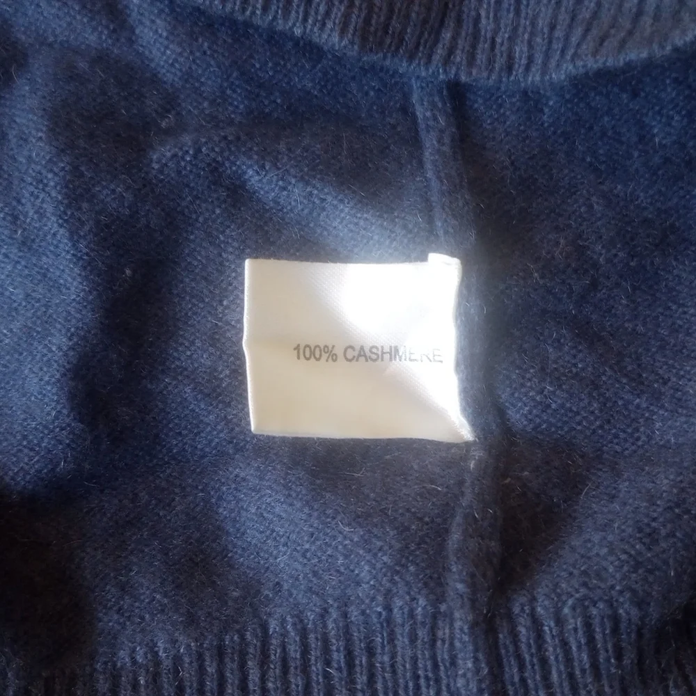 CH Classics Blue 100% Cashmere Sweater